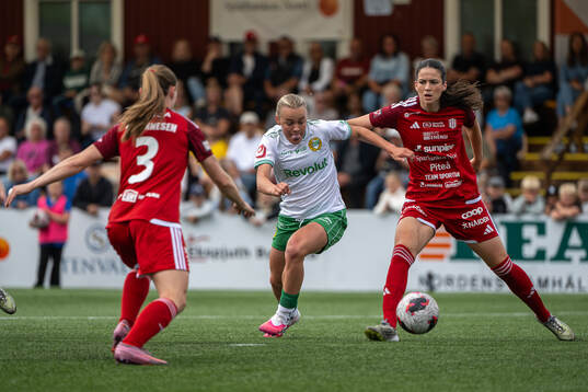 Hammarbys Mari Nyhagen och Piteås Andrea Simonovic