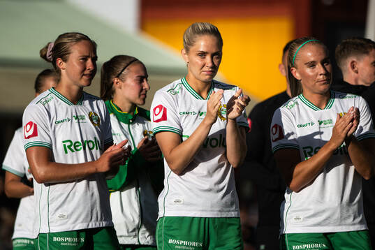 Hammarbys Alice Carlsson tackar supportrar