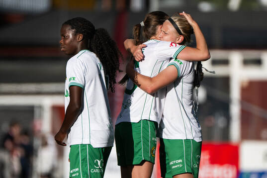 Hammarbys Vivienne Lia, Svea Rehnberg och Madison Pogarch