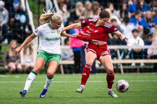 Hammarbys Stina Lennartsson och Piteås Julia Olsson