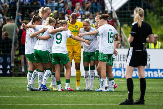 Hammarbys Alice Carlsson med lagkamrater