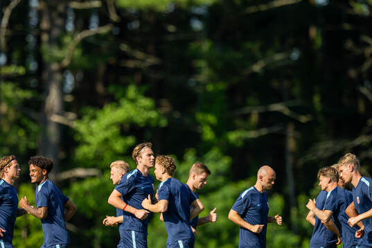 Kristian Thorstvedt and players of the Norwegian national