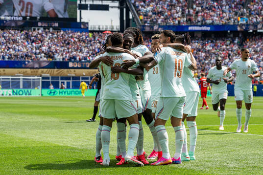 Kylian Mbappe and Ousmane Dembele of France celebrates