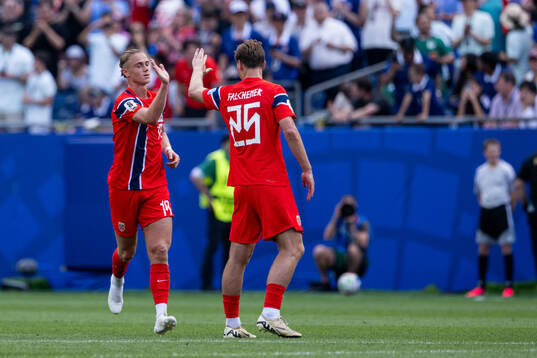 Thelo Aasgaard and Henrik Falchener of Norway celebrates