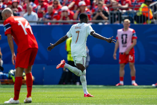 Ousmane Dembele of France celebrates 1-3