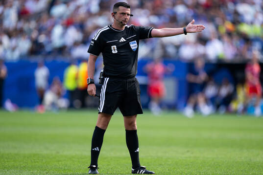 Referee Michael Oliver