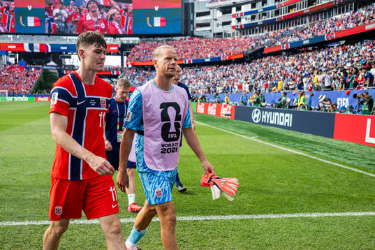 Jørgen Strand Larsen and goalkeeper Ørjan Nyland of Norway