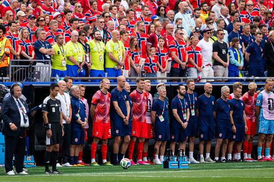 Head coach Ståle Solbakken, Sander Berge, Martin