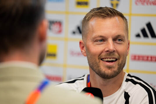 Assistant coach Sebastian Larsson of the Swedish men's