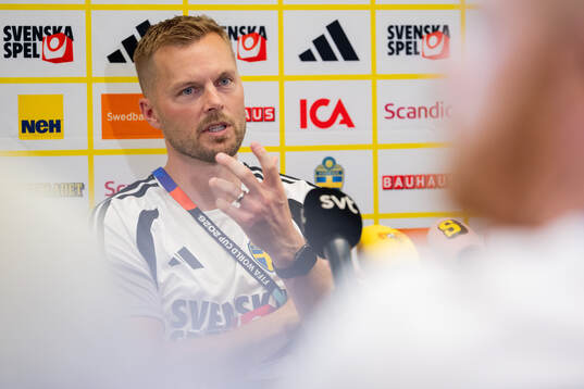 Assistant coach Sebastian Larsson of the Swedish men's