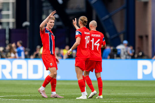 Thelo Aasgaard and Kristian Thorstvedt of Norway celebrates