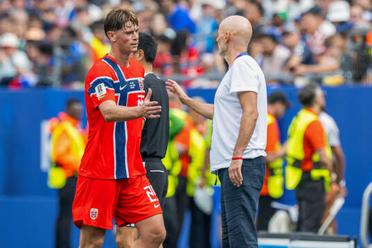 Henrik Falchener and Ståle Solbakken, head coach of Norway
