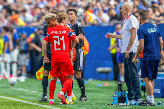 Antonio Nusa, Andreas Schjelderup and head coach Ståle