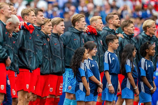 Jens Petter Hauge, goalkeeper Sander Tangvik, Sondre