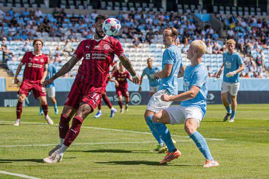 Midtjyllands Edward Chilufya mot Malmö FFs Oscar