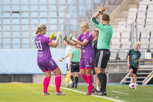Kristianstads målvakt Moa Olsson och målvakt Malva