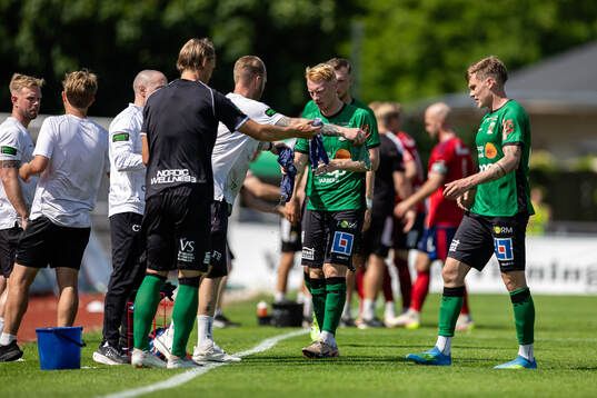 Varbergs spelare vid en vätskepaus