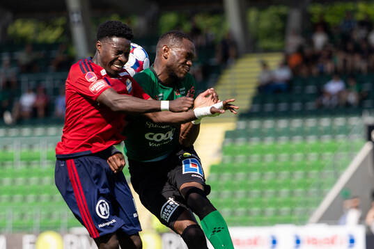 Östers Raymond Adjei och Varbergs Shanyder Borgelin
