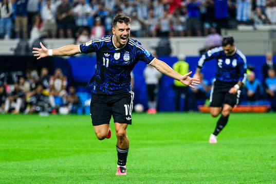 Giovani Lo Celso of Argentina celebrates