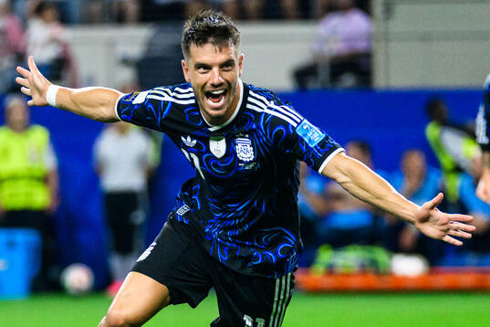 Giovani Lo Celso of Argentina celebrates