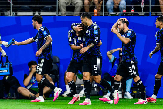 Julian Alvarez and Leandro Paredes of Argentina celebrates
