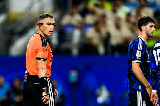 Referee Istvan Kovacs
