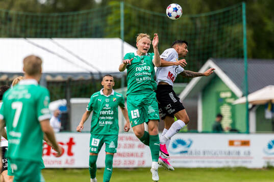 Ljungskiles Filip Örnblom och Örebros Ahmed Yasin