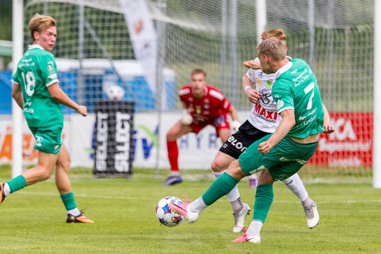 Ljungskiles Jonathan Liljedahl och Örebros Christopher