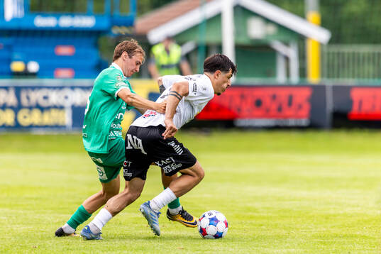 Örebros Antonio Yakoub och Ljungskiles Emilio Reljanovic