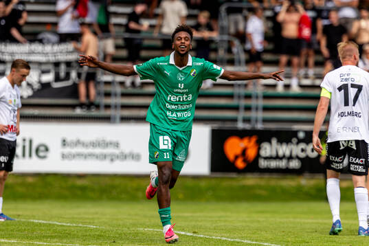 Ljungskiles Abdishakur Bashir Omar har gjort 1-0 och jublar