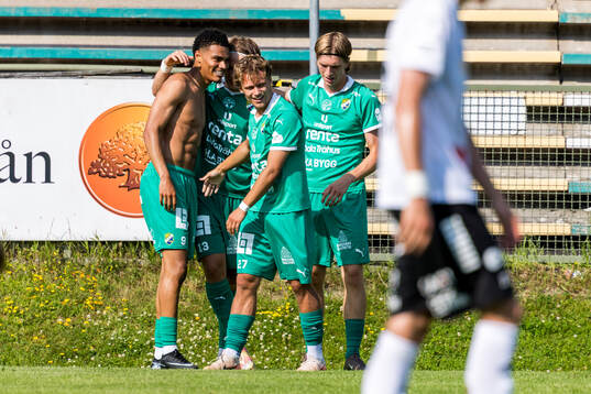 Ljungskiles Alex Rasheed jublar