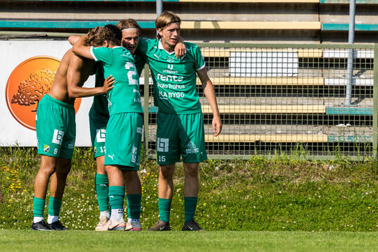 Ljungskiles Alex Rasheed jublar