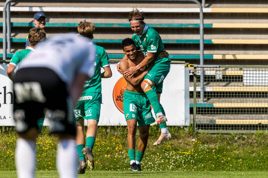 Ljungskiles Alex Rasheed jublar