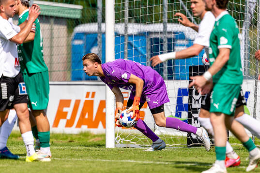 Ljungskiles målvakt Lukas Eriksson