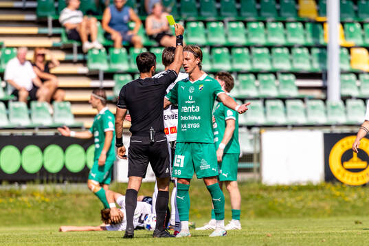 Domare Granit Maqedonci visar gult kort till Ljungskiles