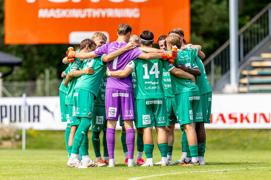 Ljungskiles spelare laddar för match