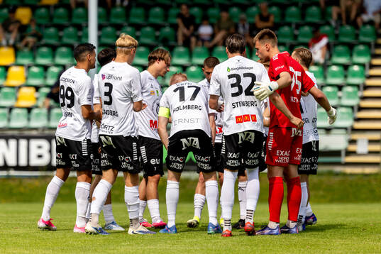 Örebros  spelare laddar för match