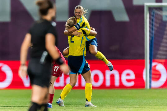 Thindra Mattsson and Alice Broman of Sweden celebrate