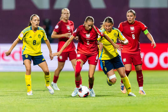 Iga Witkowska of Poland and Inez Amcoff of Sweden