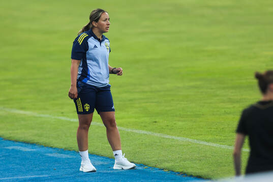 Coach Briana Campos of Sweden