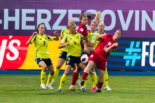 Augusta Priks and Alice Broman of Sweden as well as Martyna