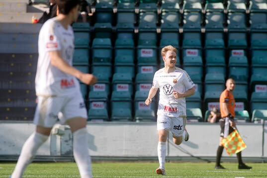 Östersunds Simon Marklund jublar
