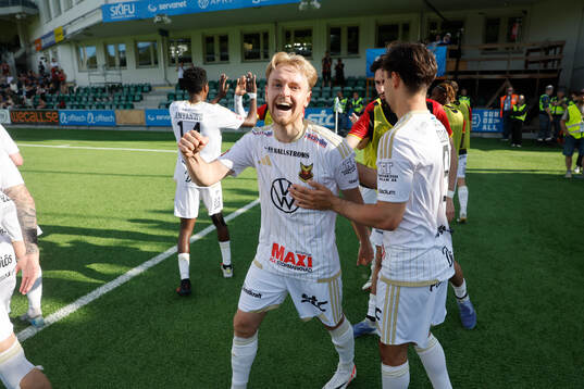 Östersunds Simon Marklund jublar