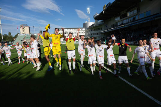 Spelare ur Östersunds jublar