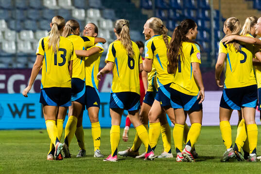 Agnes Ekberg of Sweden celebrate with team mates