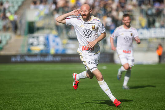 Östersunds Curtis Edwards jublar