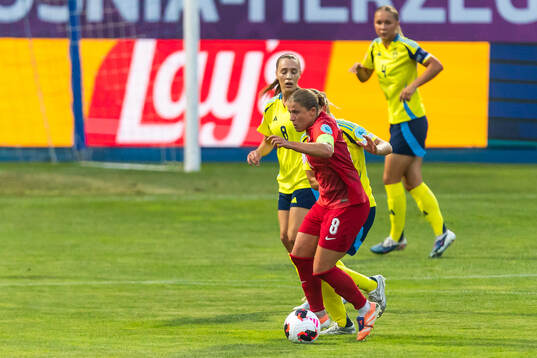 Augusta Priks of Sweden and Zuzanna Witek of Poland