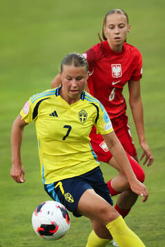Inez Amcoff of Sweden and Iga Witkowska of Poland