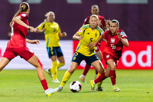 Paula Klingspor of Sweden and Maja Zielinska of Poland