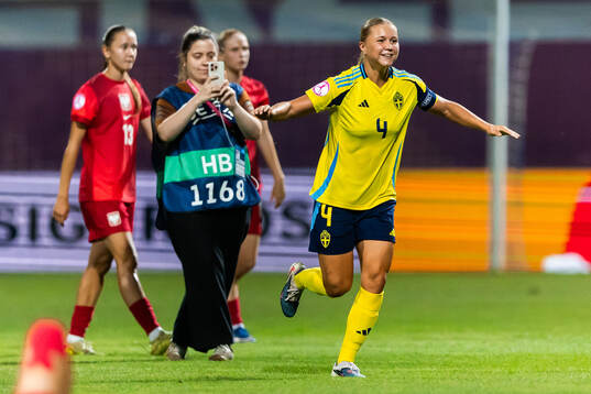 Alice Broman of Sweden celebrates